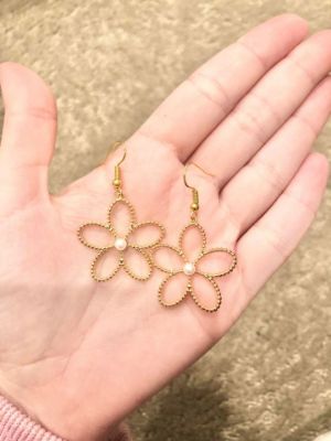Picture of Gold Flower Earrings